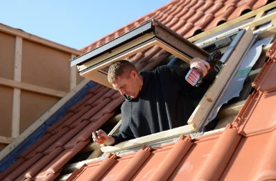 Pose de fenêtres de toit Velux à Mombrier
